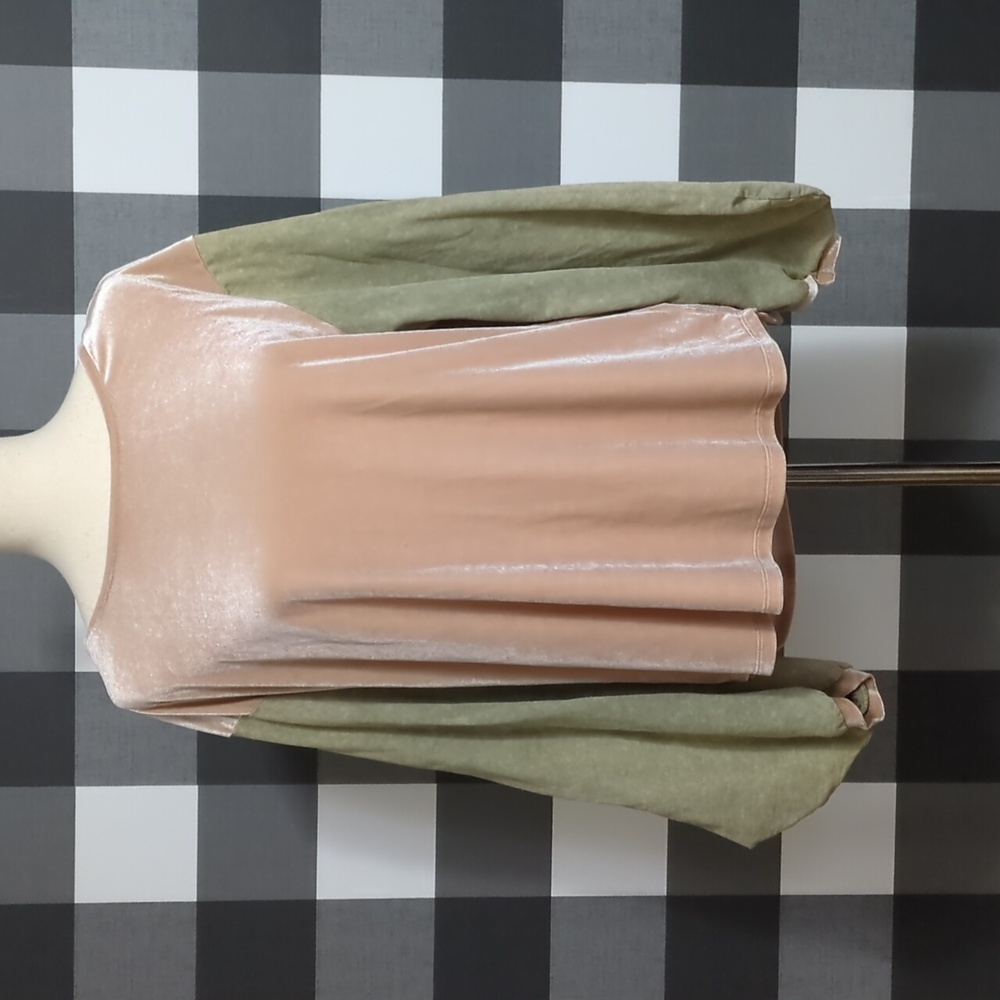 Umgee Velvety Balloon Sleeve Top